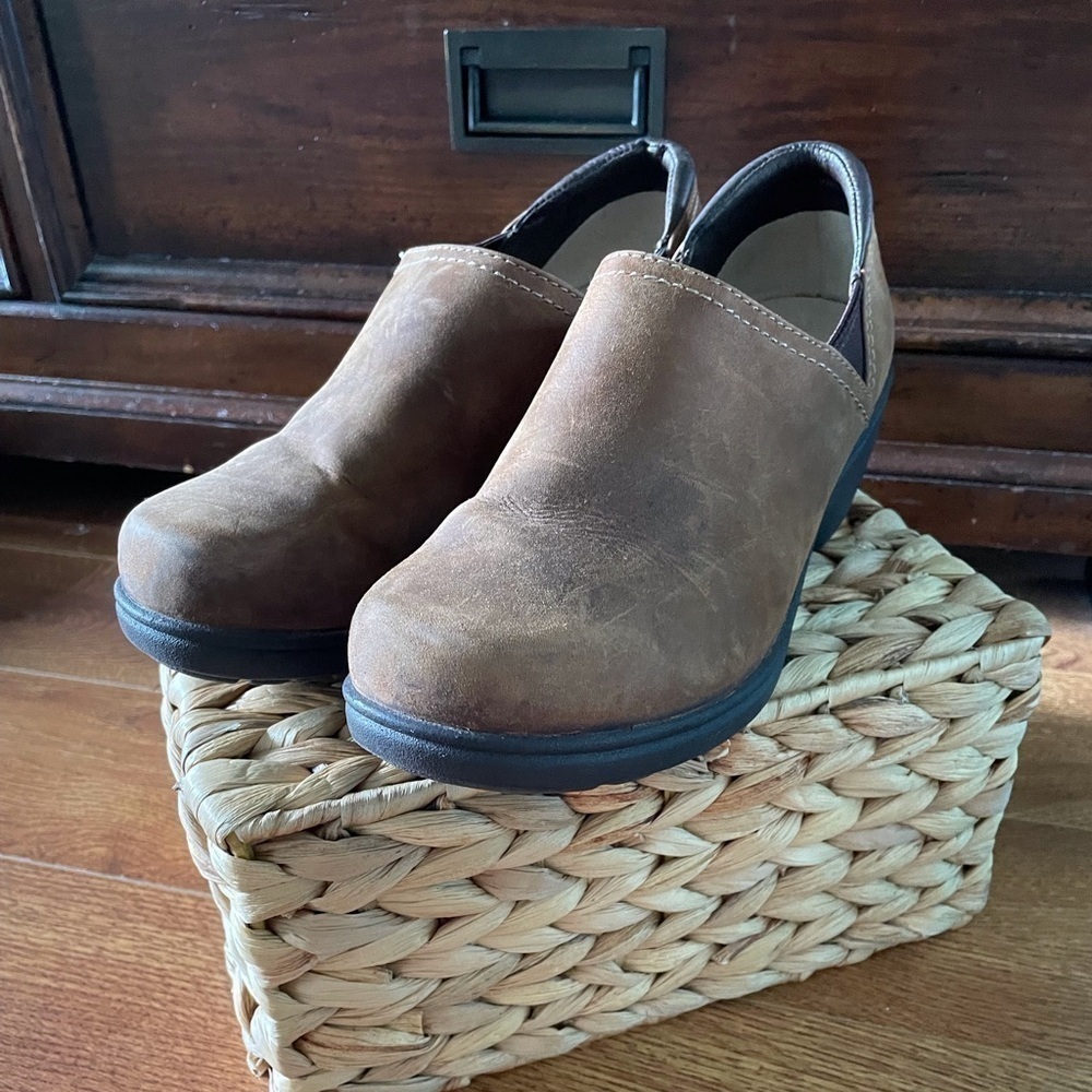 L.L. Bean brown leather clogs in size 8